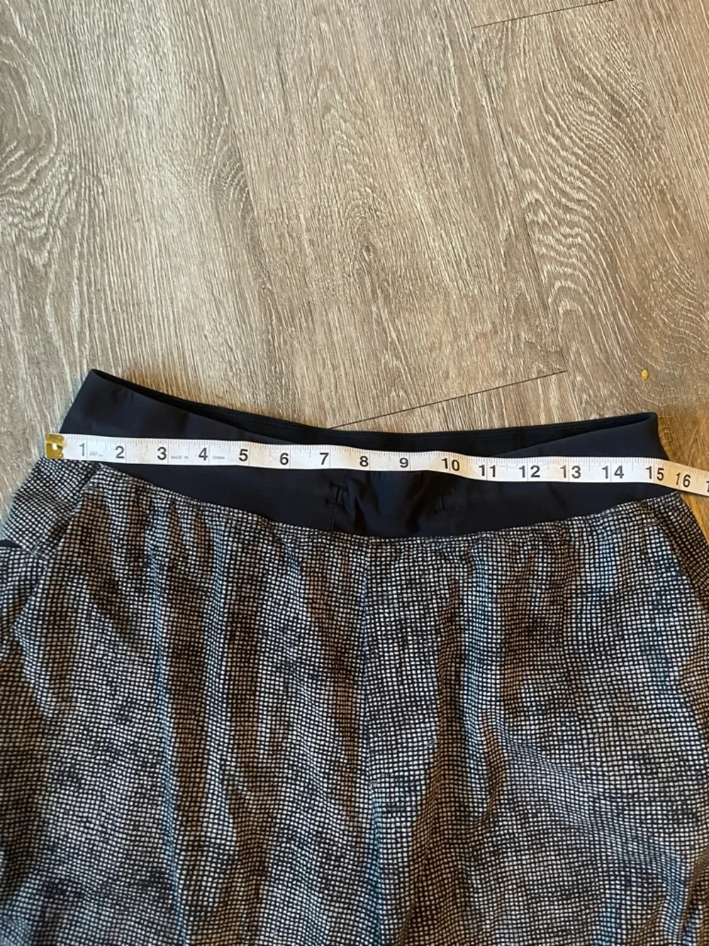 Lululemon men’s liner less active workout shorts size large gym - Picture 3 of 5